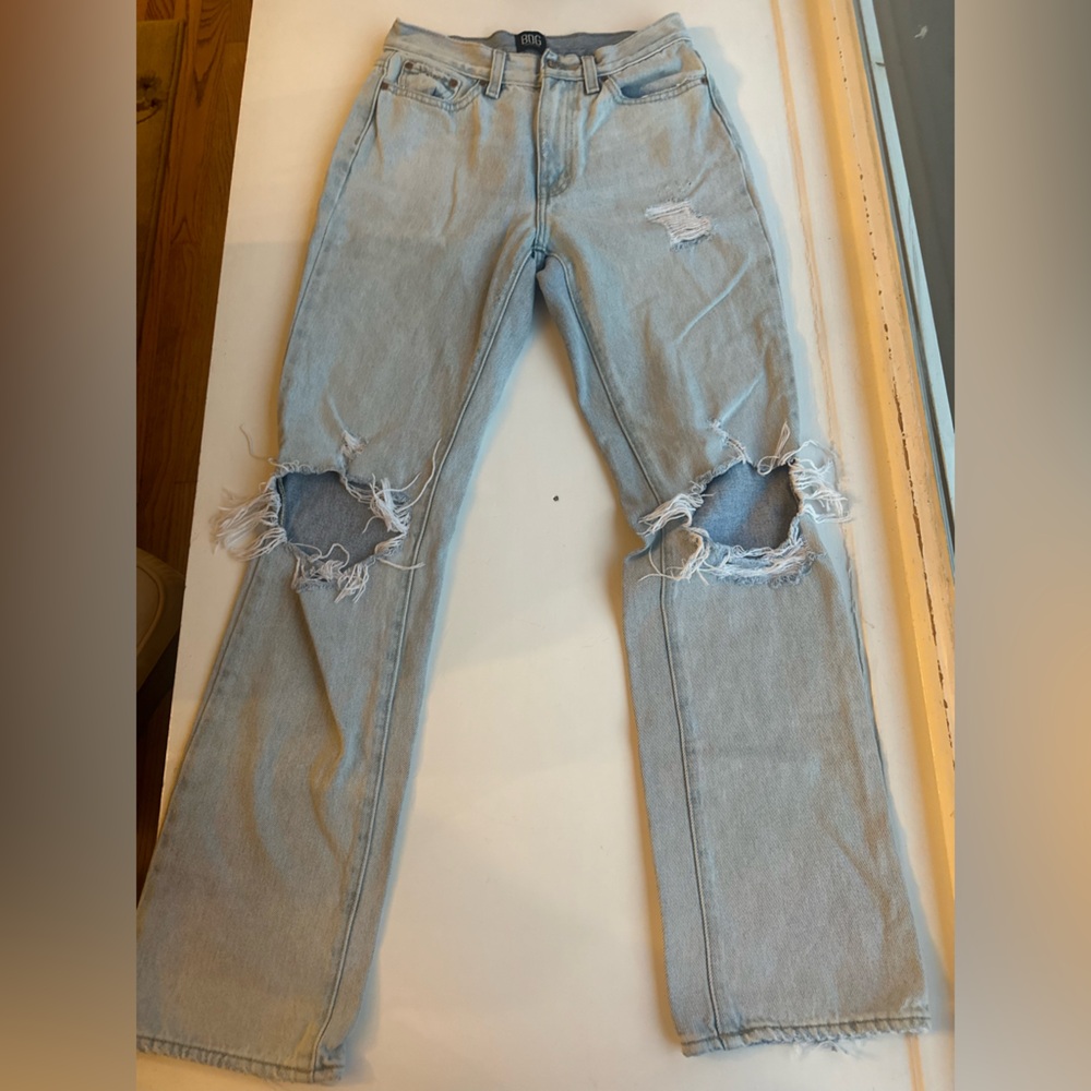 BDG RIPPED JEANS